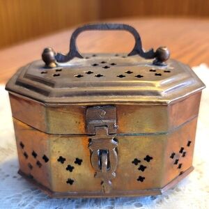 VTG Octagonal Brass Cricket Box